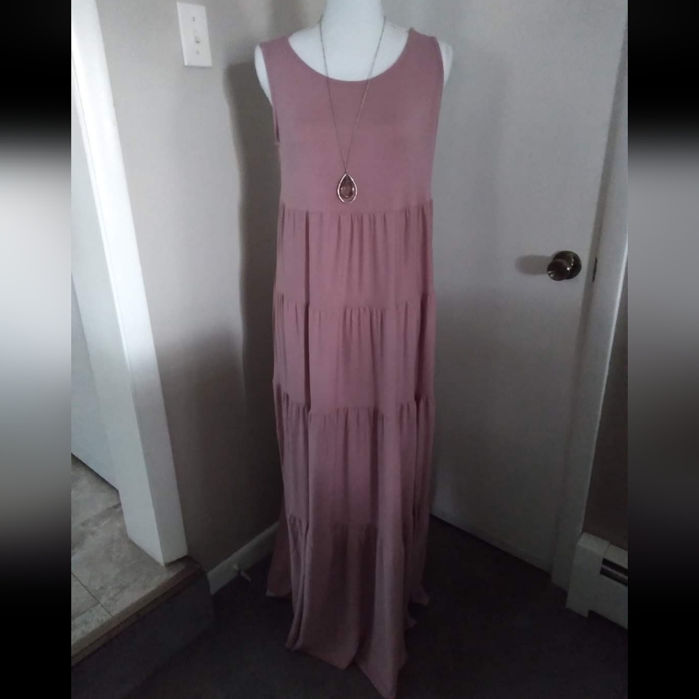 Boutique solid tiered maxi sleeveless dress M rose